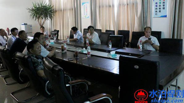 水泊向環(huán)保督導小組做報告 水泊向環(huán)保督導小組做報告